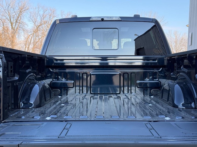 Ford F-150 Vehicle Full-screen Gallery Image 5