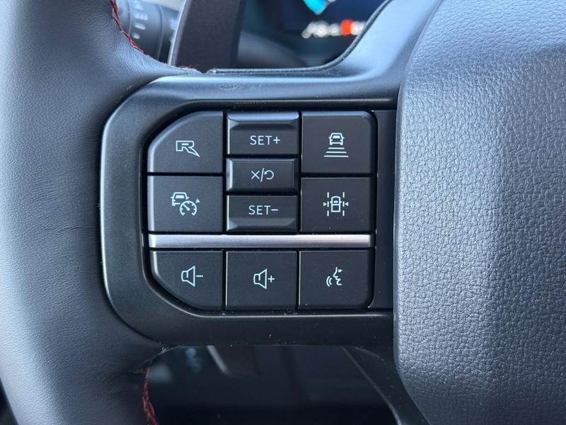 Ford F-150 Vehicle Full-screen Gallery Image 14