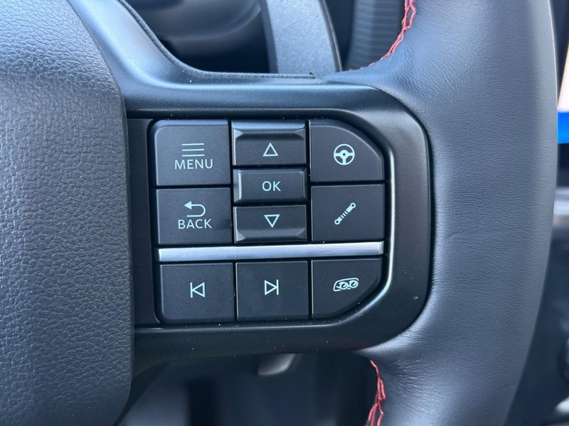 Ford F-150 Vehicle Full-screen Gallery Image 15