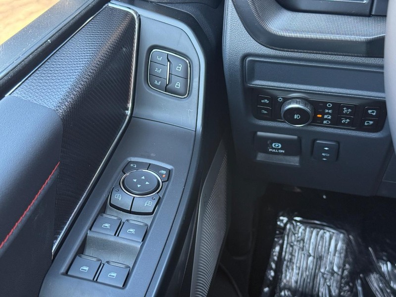 Ford F-150 Vehicle Full-screen Gallery Image 19