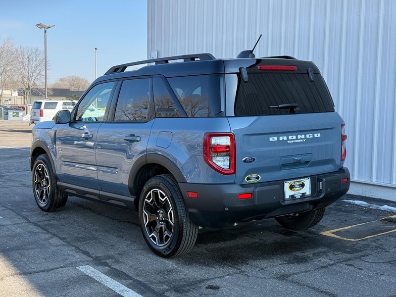 Ford Bronco Sport Vehicle Full-screen Gallery Image 03