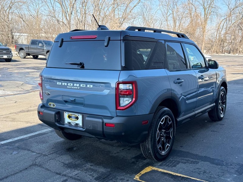 Ford Bronco Sport Vehicle Full-screen Gallery Image 06