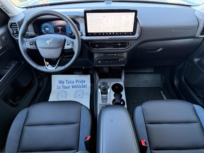 Ford Bronco Sport Vehicle Full-screen Gallery Image 09