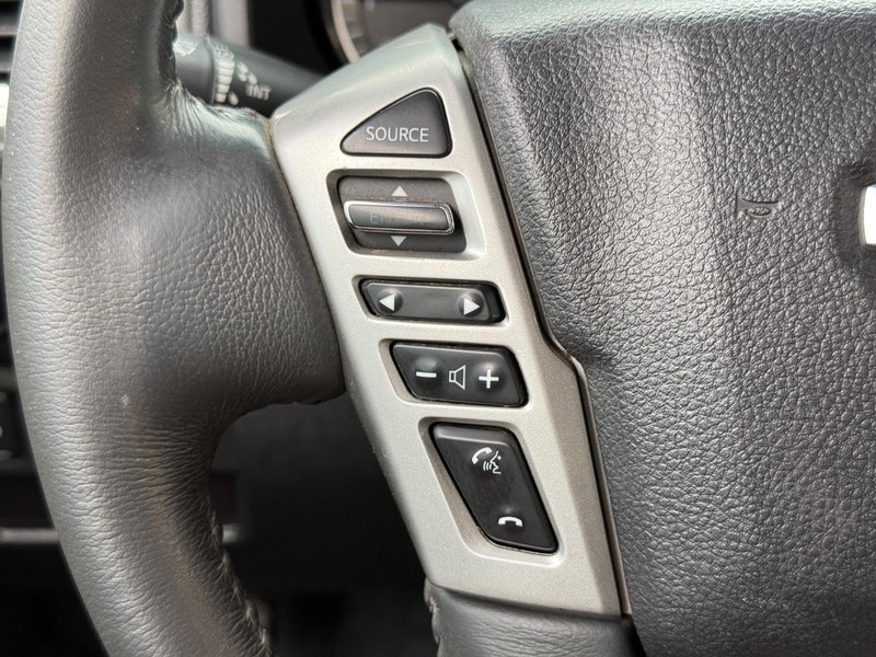 Nissan Titan XD Vehicle Full-screen Gallery Image 15