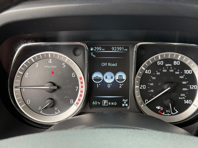 Nissan Titan XD Vehicle Full-screen Gallery Image 17