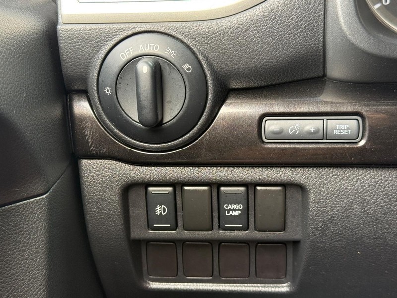 Nissan Titan XD Vehicle Full-screen Gallery Image 20