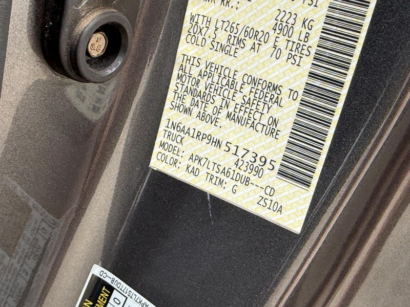 Nissan Titan XD Vehicle Full-screen Gallery Image 22