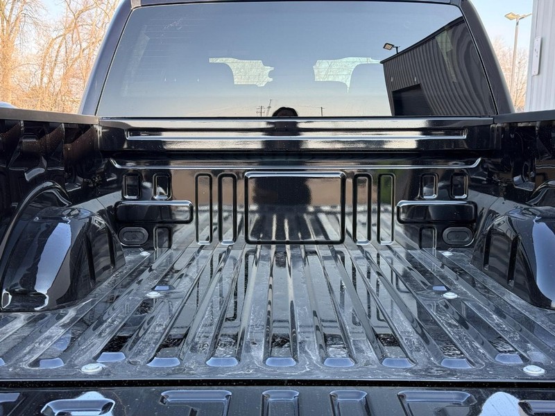 Ford F-150 Vehicle Full-screen Gallery Image 6