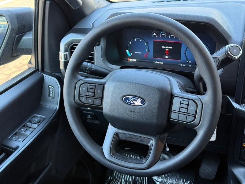 Ford F-150 Vehicle Full-screen Gallery Image 12