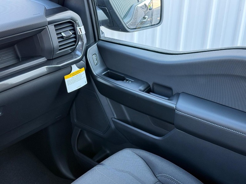 Ford F-150 Vehicle Full-screen Gallery Image 13