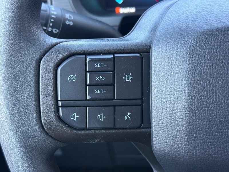 Ford F-150 Vehicle Full-screen Gallery Image 14