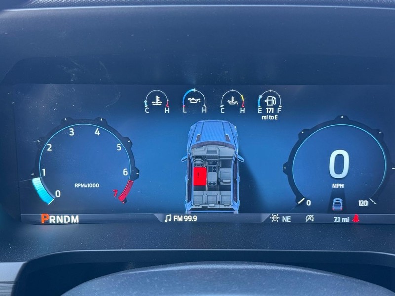 Ford F-150 Vehicle Full-screen Gallery Image 16