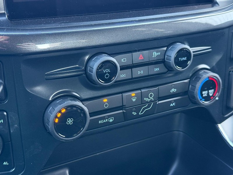 Ford F-150 Vehicle Full-screen Gallery Image 18