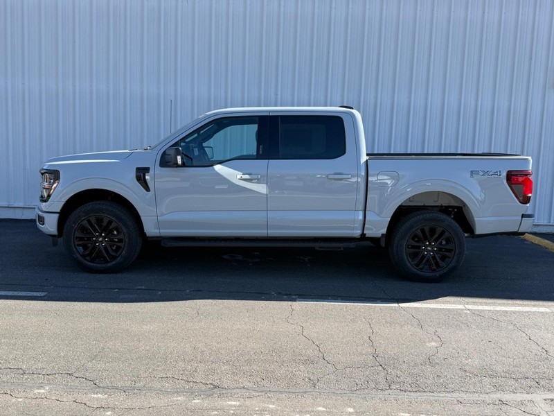 Ford F-150 Vehicle Full-screen Gallery Image 2