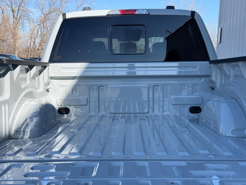 Ford F-150 Vehicle Full-screen Gallery Image 5