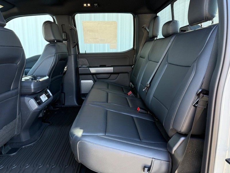 Ford F-150 Vehicle Full-screen Gallery Image 9