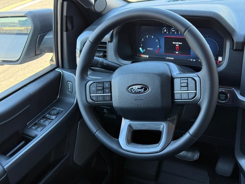 Ford F-150 Vehicle Full-screen Gallery Image 13