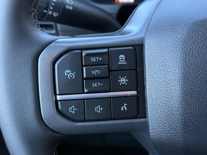 Ford F-150 Vehicle Full-screen Gallery Image 15