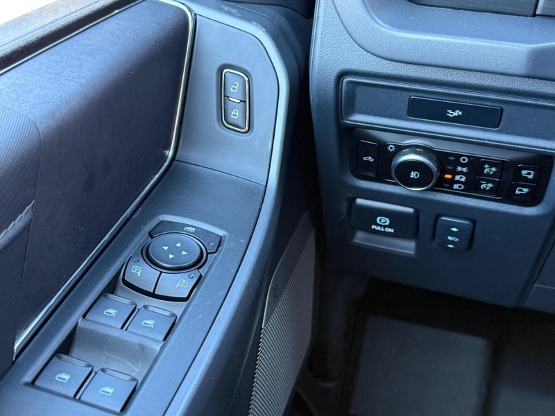 Ford F-150 Vehicle Full-screen Gallery Image 20