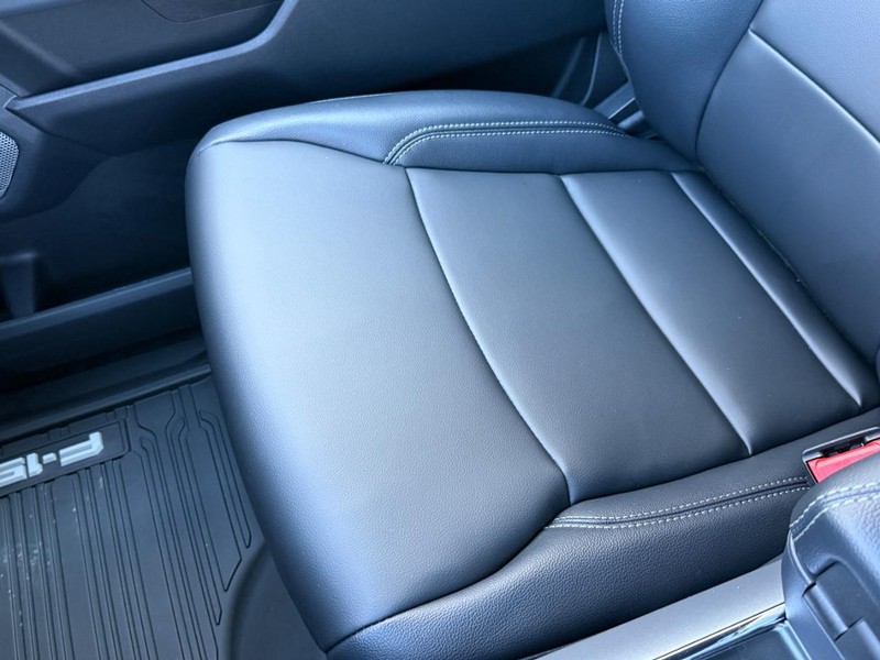 Ford F-150 Vehicle Full-screen Gallery Image 21