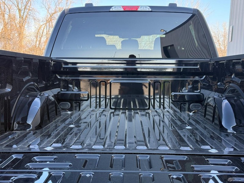 Ford F-150 Vehicle Full-screen Gallery Image 5