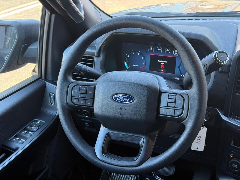 Ford F-150 Vehicle Full-screen Gallery Image 13