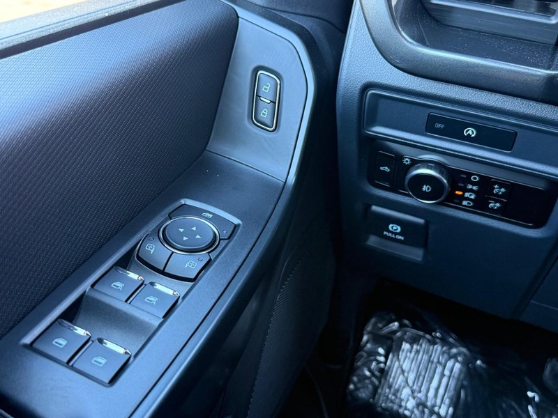 Ford F-150 Vehicle Full-screen Gallery Image 20