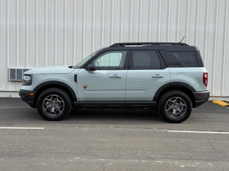 Ford Bronco Sport Vehicle Full-screen Gallery Image 2