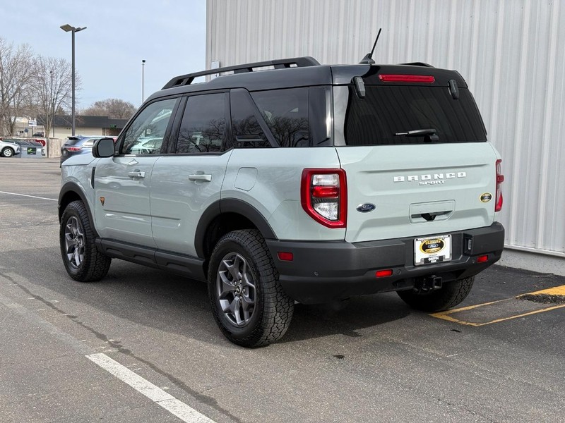 Ford Bronco Sport Vehicle Full-screen Gallery Image 3