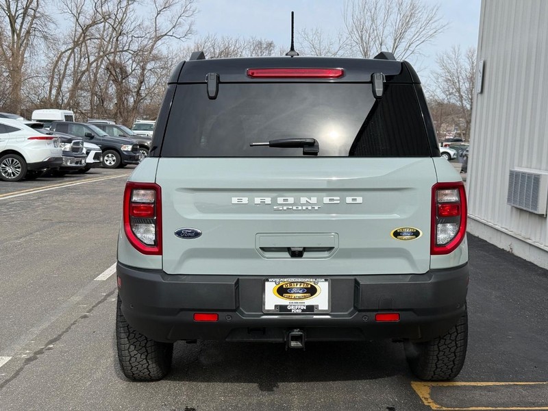 Ford Bronco Sport Vehicle Full-screen Gallery Image 4