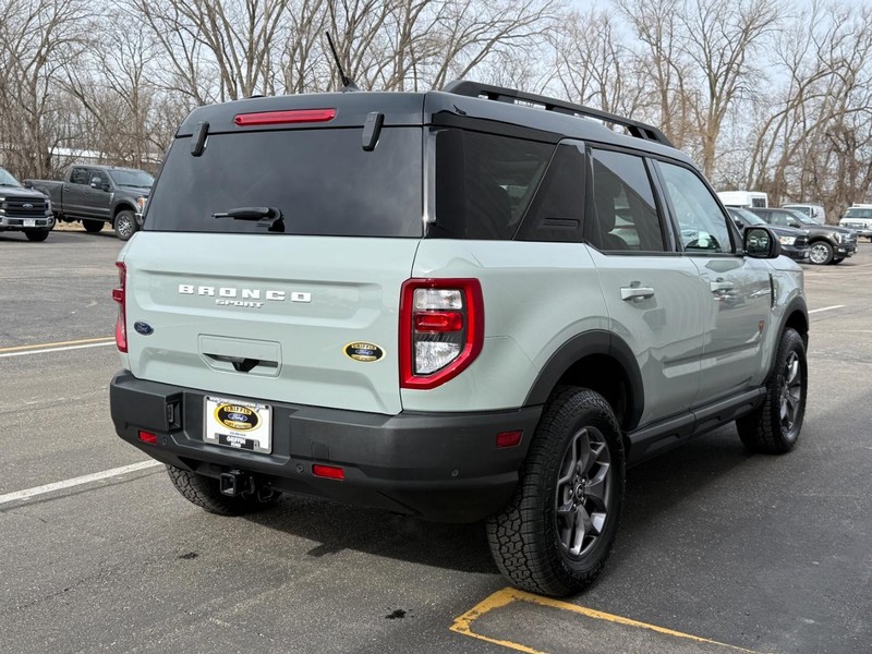 Ford Bronco Sport Vehicle Full-screen Gallery Image 5