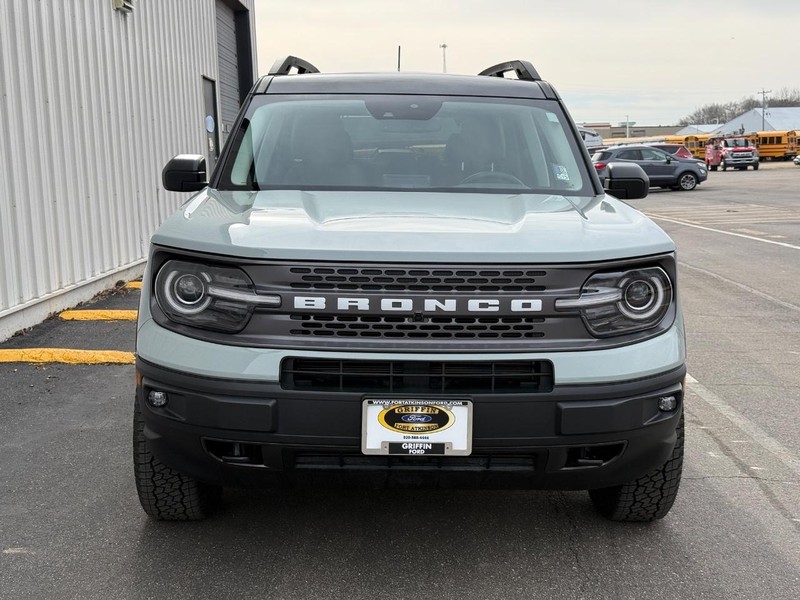 Ford Bronco Sport Vehicle Full-screen Gallery Image 8