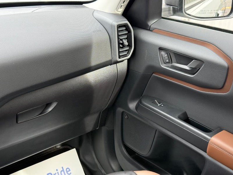 Ford Bronco Sport Vehicle Full-screen Gallery Image 14