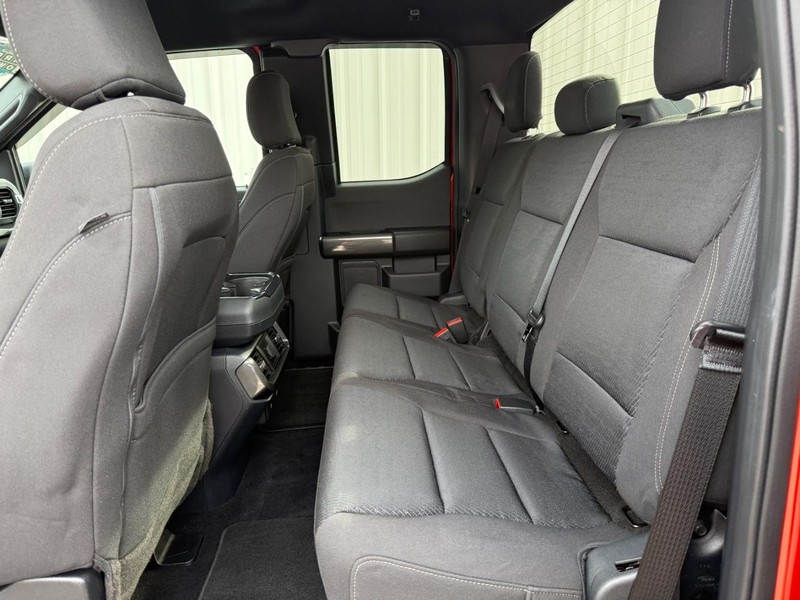 Ford F-150 Vehicle Full-screen Gallery Image 9