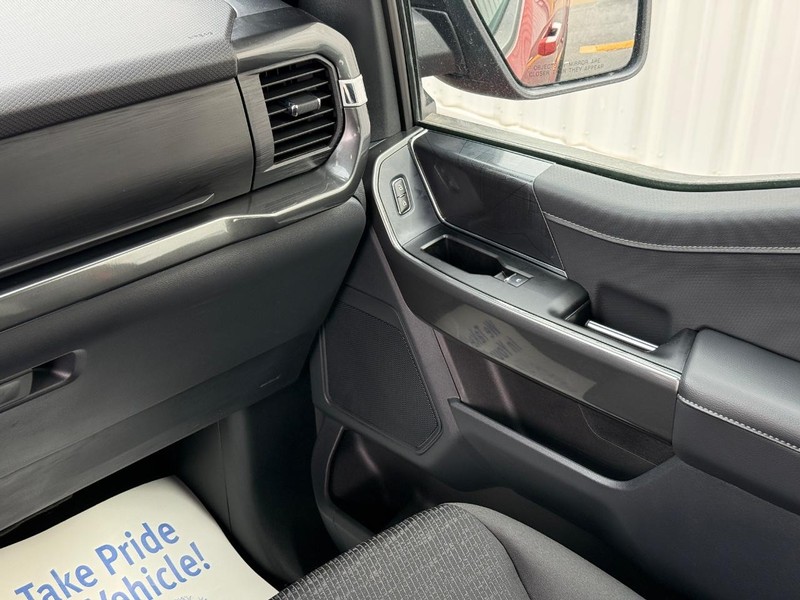 Ford F-150 Vehicle Full-screen Gallery Image 13