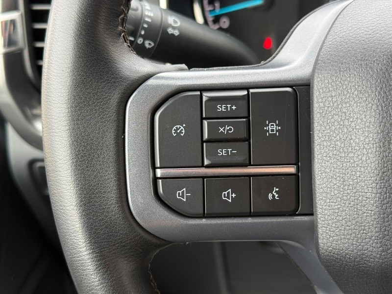 Ford F-150 Vehicle Full-screen Gallery Image 15