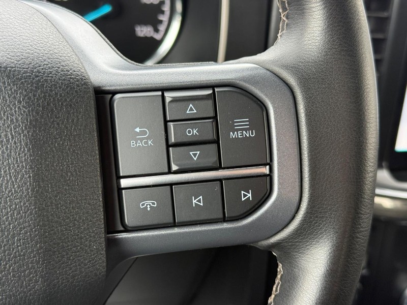 Ford F-150 Vehicle Full-screen Gallery Image 16