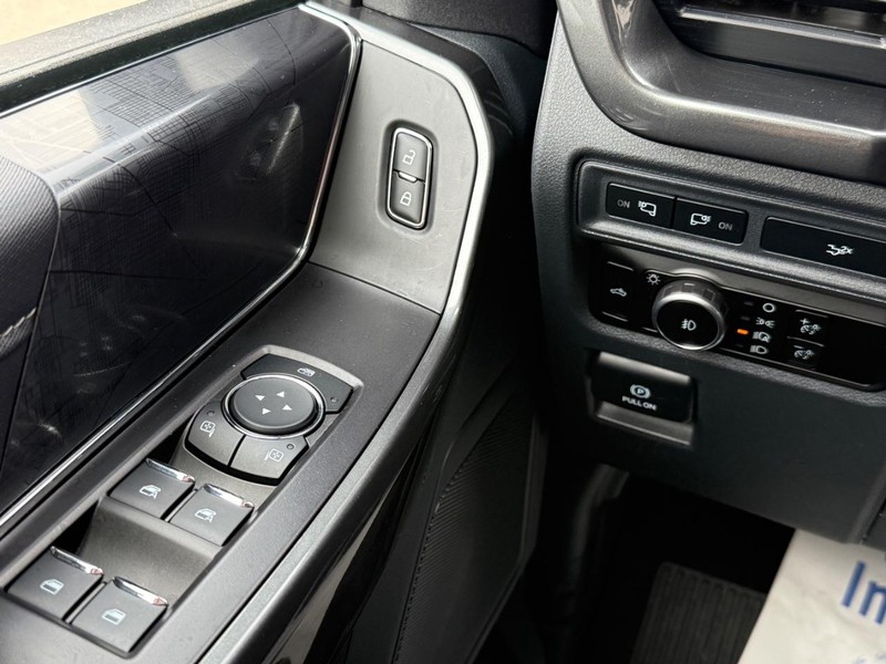 Ford F-150 Vehicle Full-screen Gallery Image 20