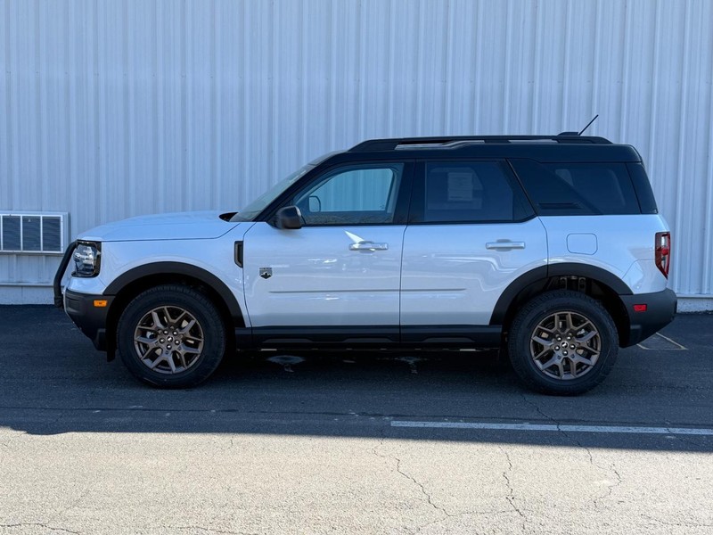 Ford Bronco Sport Vehicle Full-screen Gallery Image 2