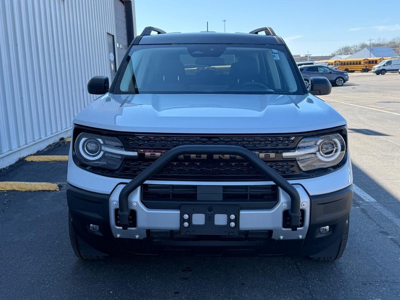 Ford Bronco Sport Vehicle Full-screen Gallery Image 7