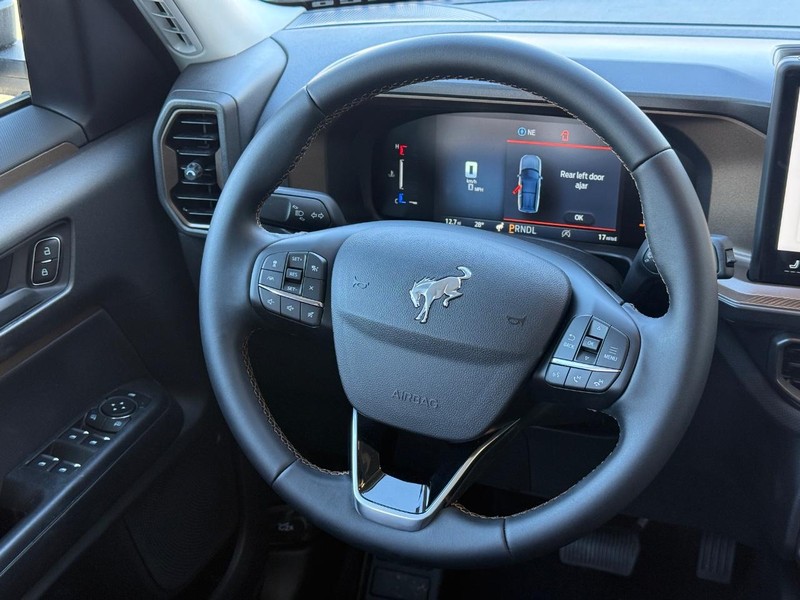 Ford Bronco Sport Vehicle Full-screen Gallery Image 12