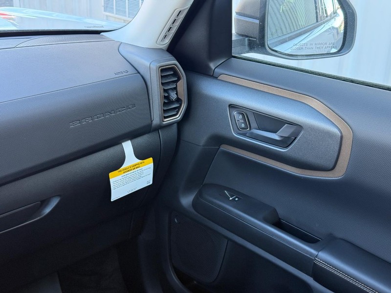 Ford Bronco Sport Vehicle Full-screen Gallery Image 13