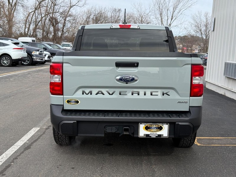 Ford Maverick Vehicle Full-screen Gallery Image 4