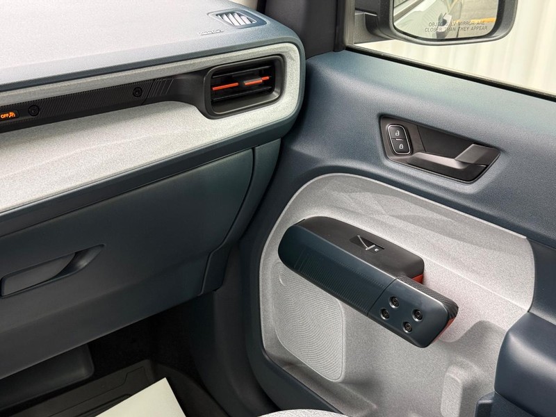 Ford Maverick Vehicle Full-screen Gallery Image 14