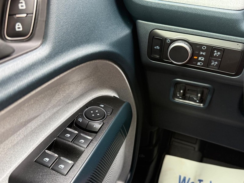 Ford Maverick Vehicle Full-screen Gallery Image 20