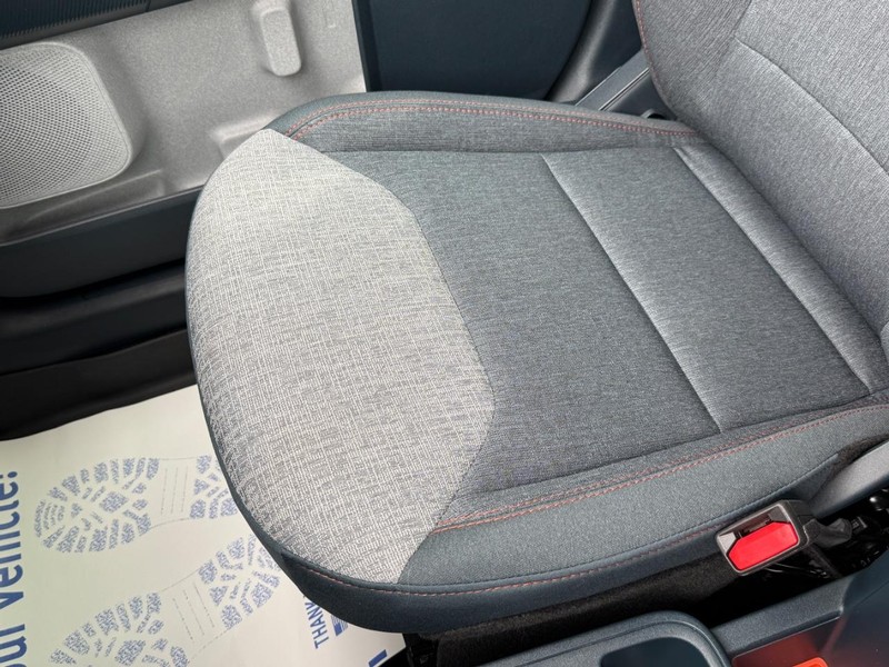 Ford Maverick Vehicle Full-screen Gallery Image 21