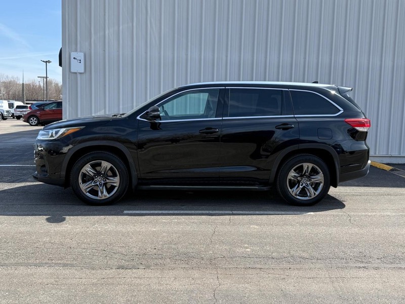 Toyota Highlander Vehicle Full-screen Gallery Image 2