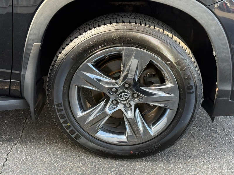 Toyota Highlander Vehicle Full-screen Gallery Image 7