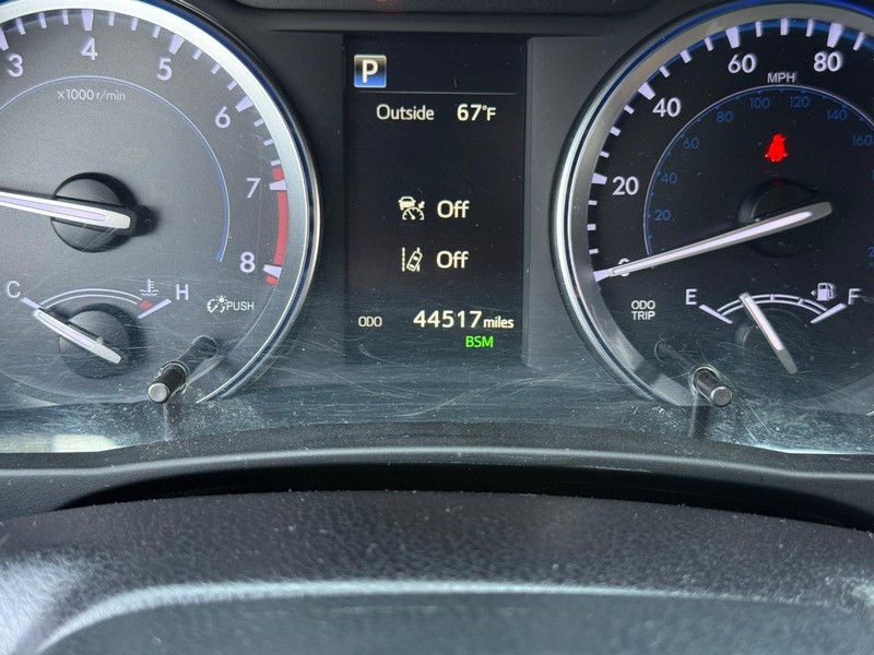 Toyota Highlander Vehicle Full-screen Gallery Image 18