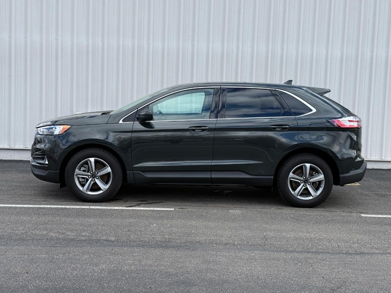 Ford Edge Vehicle Full-screen Gallery Image 2